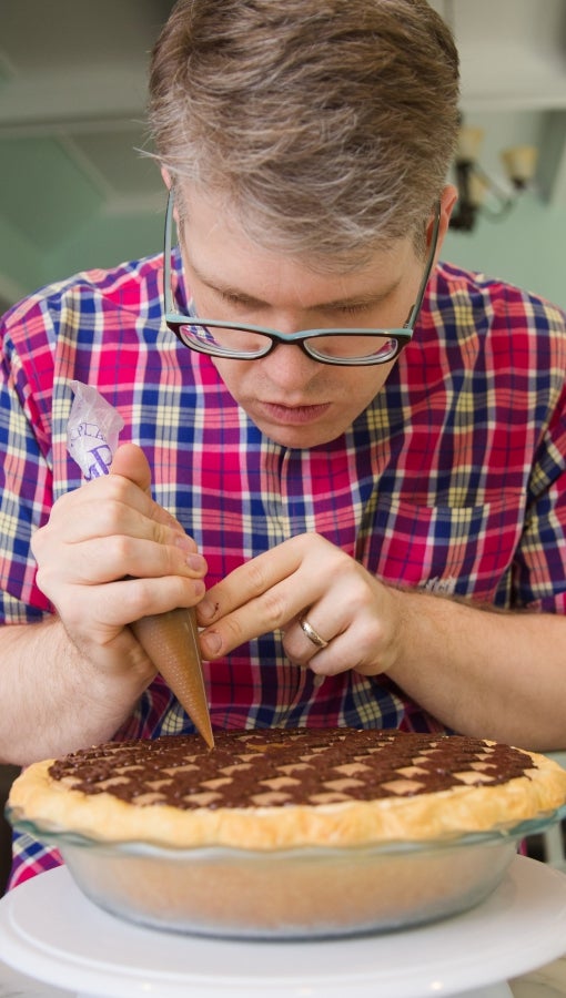 Chris Taylor puts the finishing touches on his blue-ribbon checkerboard peanut butter pie